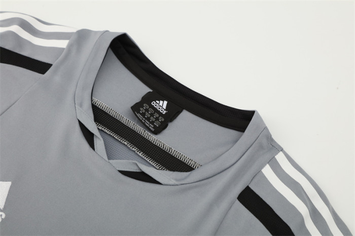Real Madrid 2004-05 Retro Training jersey - Fan Version