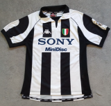 1997/98 JUV Home Retro Fans Soccer Jersey 带左胸前三色盾