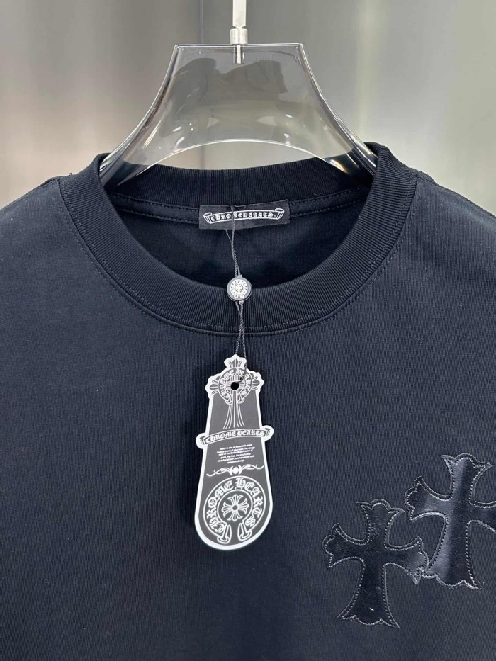 1:1 quality version High-Quality Leather Tag Cross & Sanskrit Print Crewneck T-Shirt 2 colors 29098085
