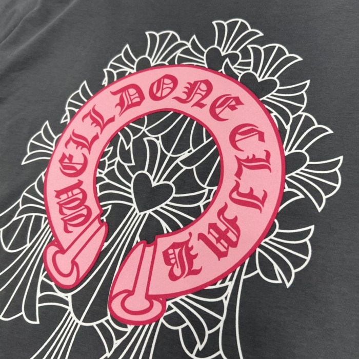 1:1 quality version Pink Horseshoe Monogram & White Floral Outline Print Gray T-Shirt 29096837