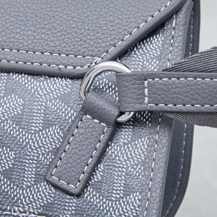 1:1 qualituy verson Adjustable Strap & Flap Closure Coursier Crossbody Messenger 5 colors 29105300