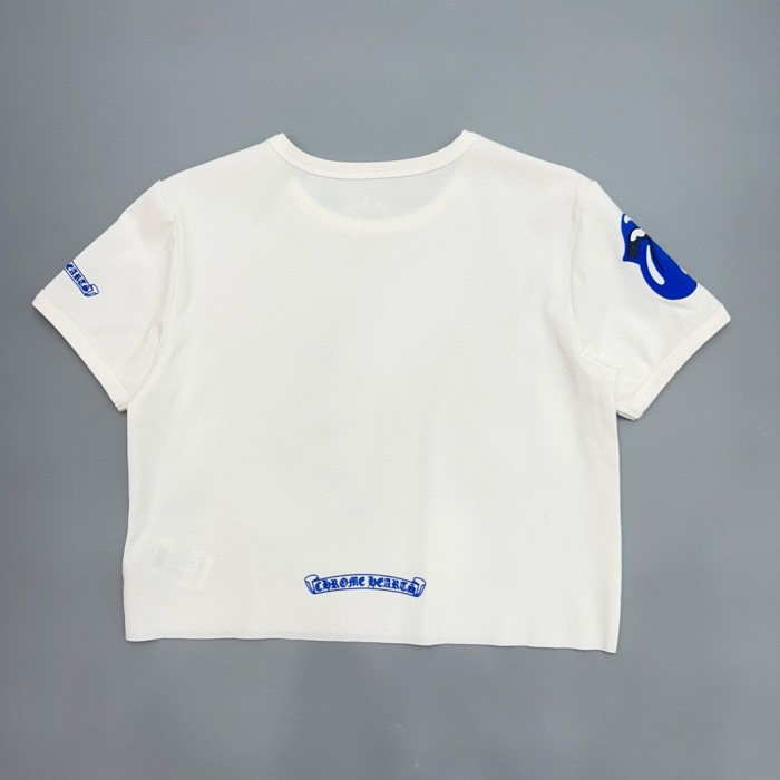 1:1 quality version Tongue Logo & Gothic Letter Neck Print White Cropped T-Shirt 2 colors 29096853