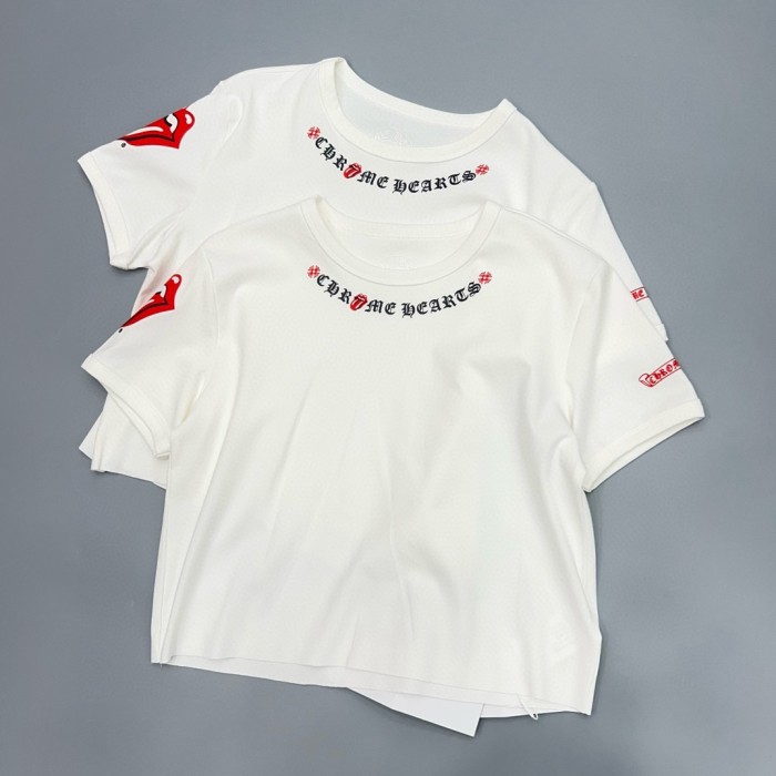 1:1 quality version Tongue Logo & Gothic Letter Neck Print White Cropped T-Shirt 2 colors 29096853