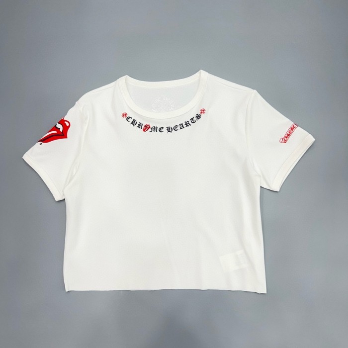 1:1 quality version Tongue Logo & Gothic Letter Neck Print White Cropped T-Shirt 2 colors 29096853