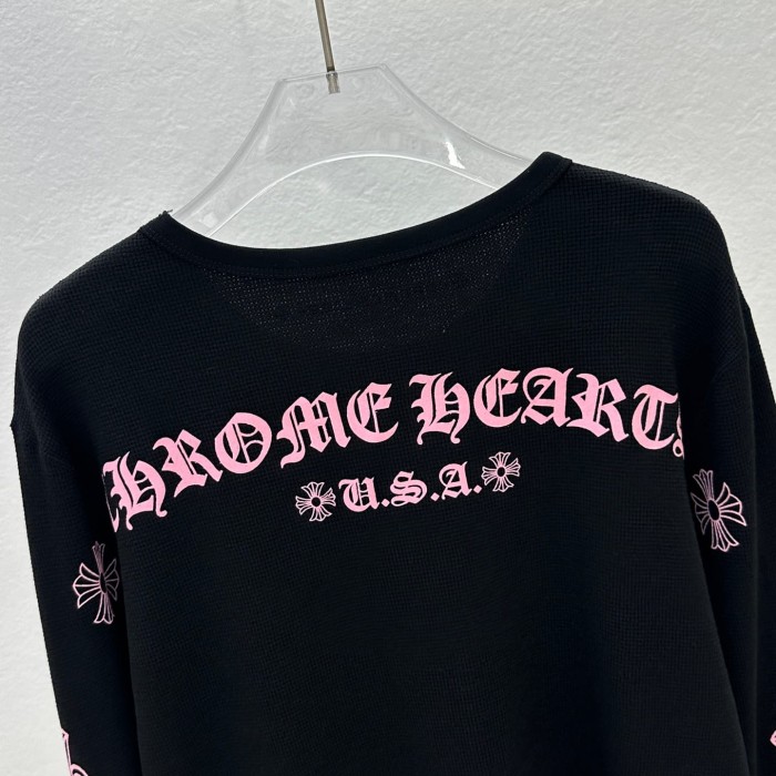 1:1 quality version Pink Cross & Gothic Letter Print Black Waffle Knit Long Sleeve T-Shirt 29105291