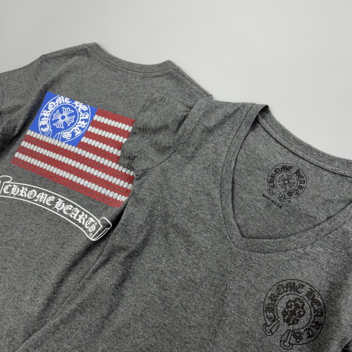 1:1 quality version Horseshoe Logo & Gothic CH Monogram Gray V-Neck Fitted T-Shirt 29096844