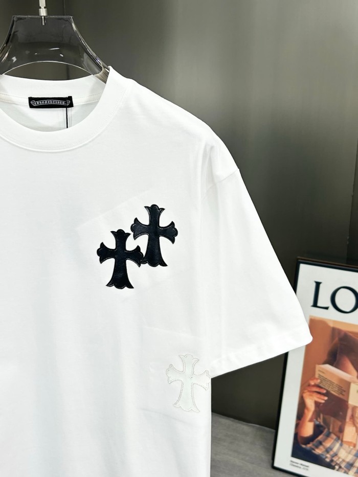 1:1 quality version High-Quality Leather Tag Cross & Sanskrit Print Crewneck T-Shirt 2 colors 29098085