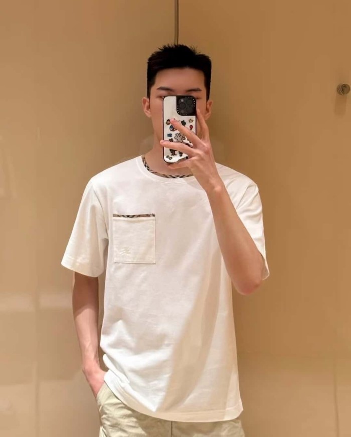 1:1 quality version Classic Plaid Patch Pocket Crewneck T-shirt 2 colors 29105476