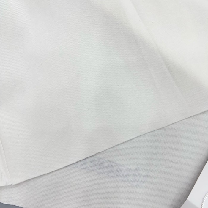 1:1 quality version Tongue Logo & Gothic Letter Neck Print White Cropped T-Shirt 2 colors 29096853
