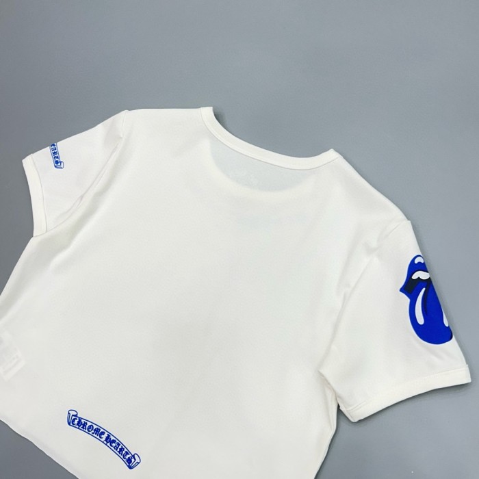 1:1 quality version Tongue Logo & Gothic Letter Neck Print White Cropped T-Shirt 2 colors 29096853