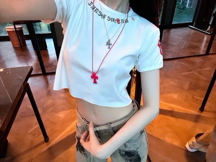 1:1 quality version Tongue Logo & Gothic Letter Neck Print White Cropped T-Shirt 2 colors 29096853