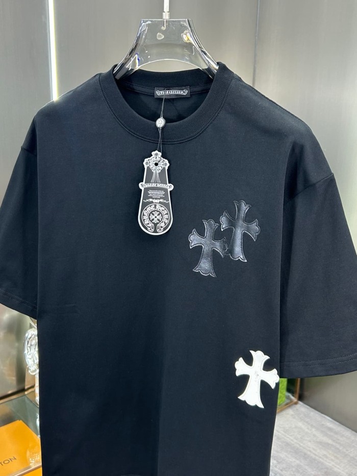1:1 quality version High-Quality Leather Tag Cross & Sanskrit Print Crewneck T-Shirt 2 colors 29098085