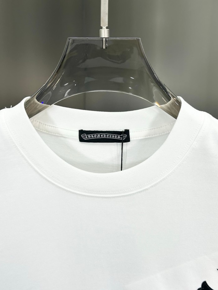 1:1 quality version High-Quality Leather Tag Cross & Sanskrit Print Crewneck T-Shirt 2 colors 29098085