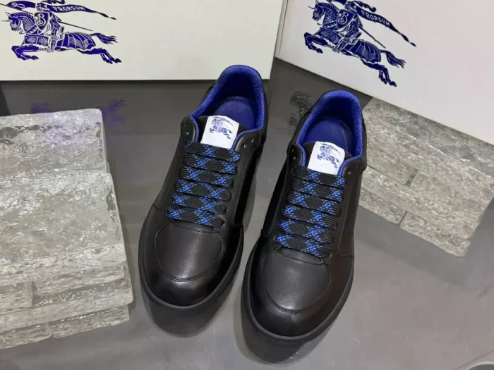 BURB5RRY LEATHER STOCK SNEAKERS IN BLACK   BBR092