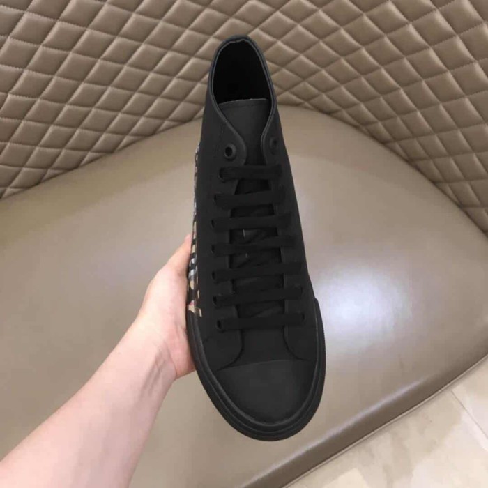 BURB5RRY LOGO PRINT GABARDINE HIGH-TOP SNEAKERS �?BBR82