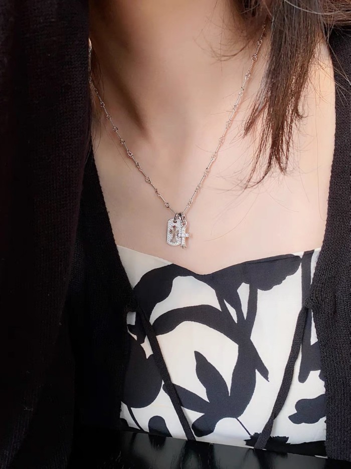 28203300 Small Square Pendant Cross Necklace