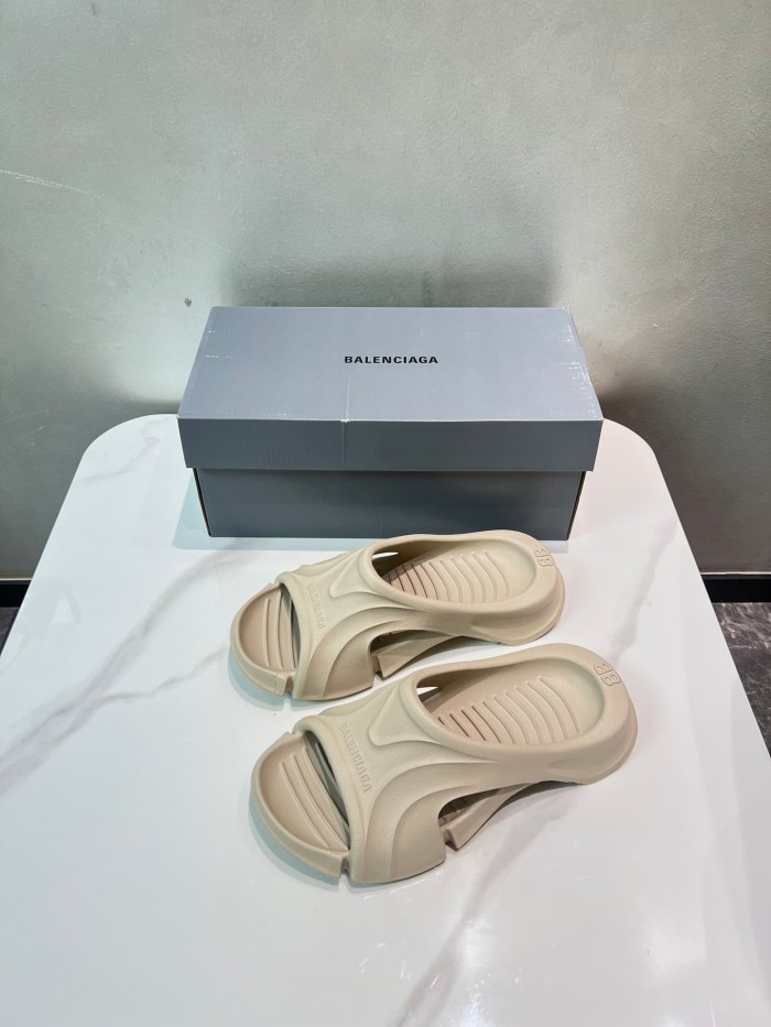1:1 quality version Summer Beach Water-Friendly Versatile Casual Slippers 3 colors 29027290