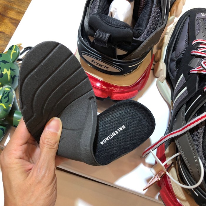 1:1 quality version 28310651 Red and Black Colorblock Sneakers(Without LED)
