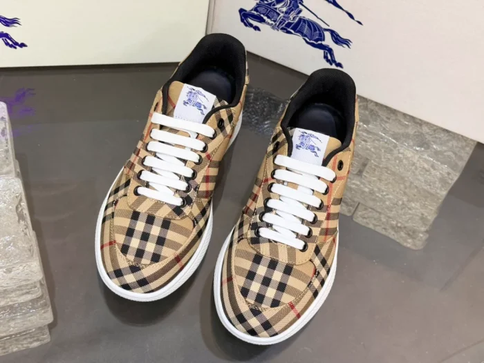 BURB5RRY TERRACE CHECK SNEAKERS   BBR105