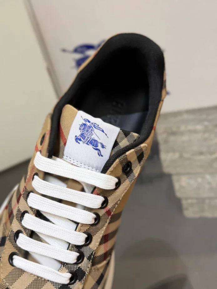 BURB5RRY TERRACE CHECK SNEAKERS   BBR105