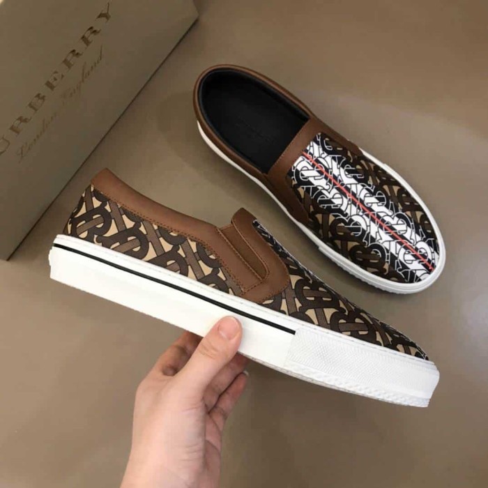 BURB5RRY LEATHER VINGATE SNEAKER- BBR81