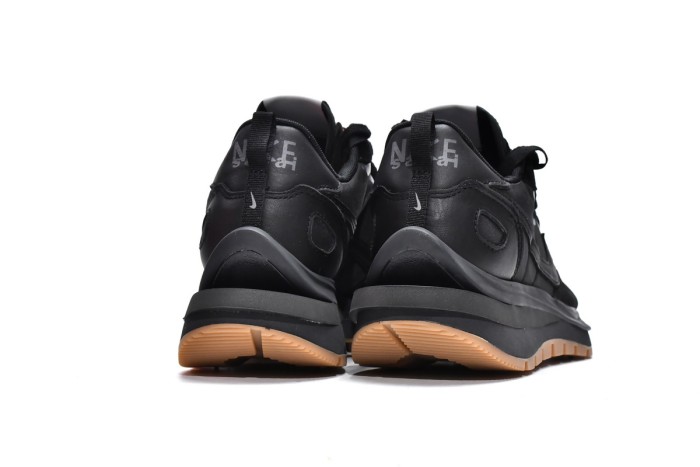 N Vaporwaffle sacai Black Gum DD1875-001