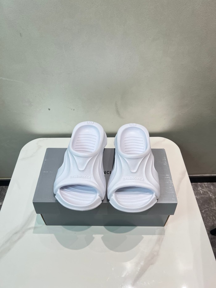 1:1 quality version Summer Beach Water-Friendly Versatile Casual Slippers 3 colors 29027290