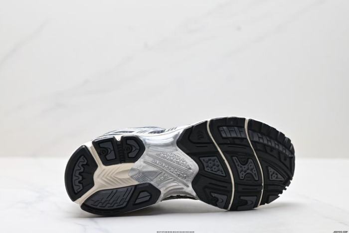 AC Gel-Kayano 14 Black and Silver Two-Tone Shoes 28441120