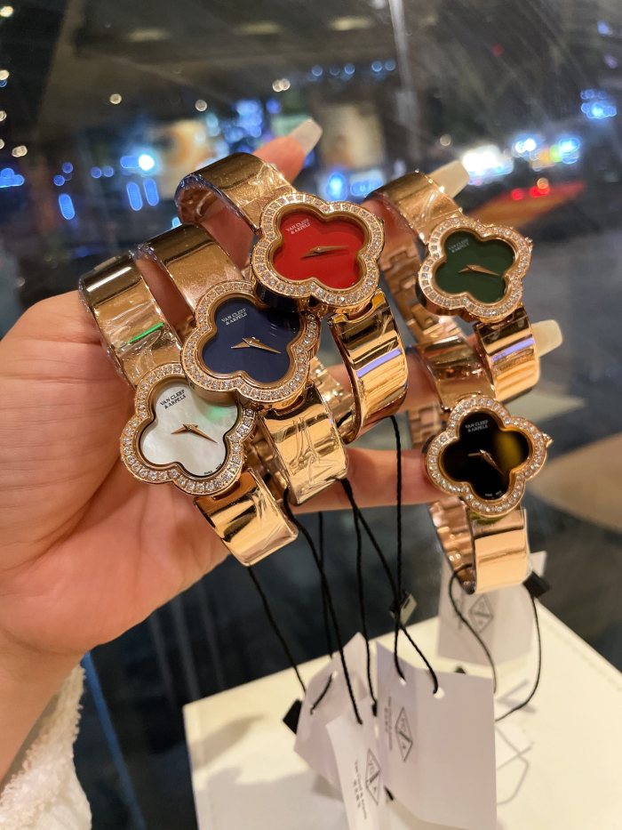Four-Leaf Clover Quartz Movement Watch 5 colors 28762996