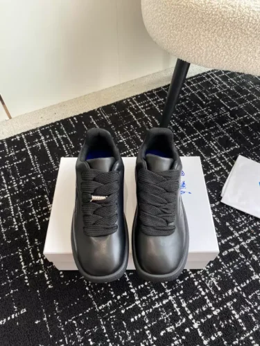 BURB5RRY BOX LOGO-DEBOSSED LEATHER SNEAKERS   BBR097