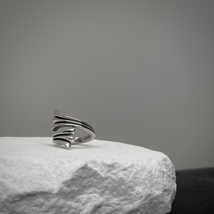 28222561 Iris Cross Ring