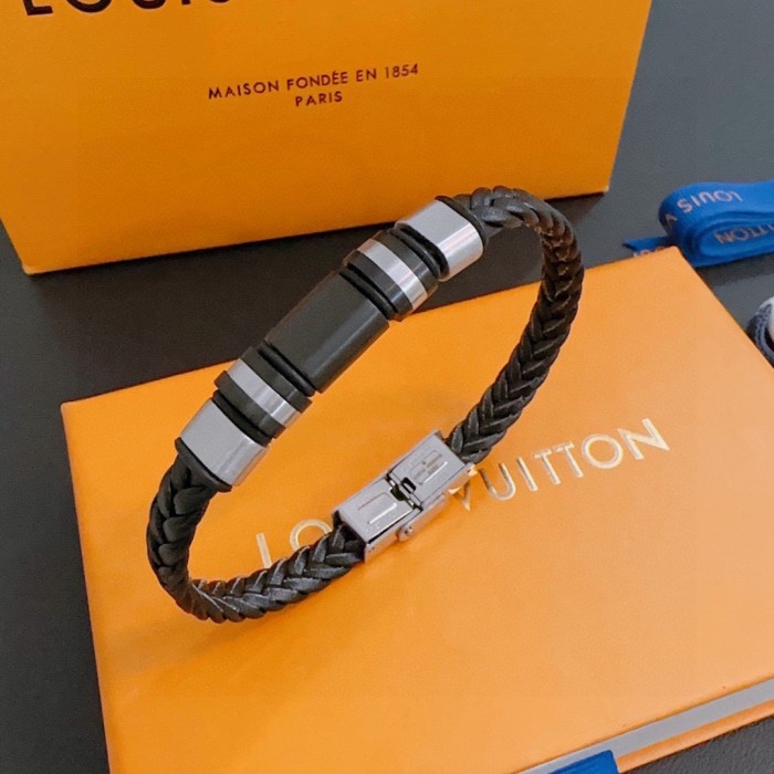 28136543 Silver Buckle Cowhide Rope Bracelet