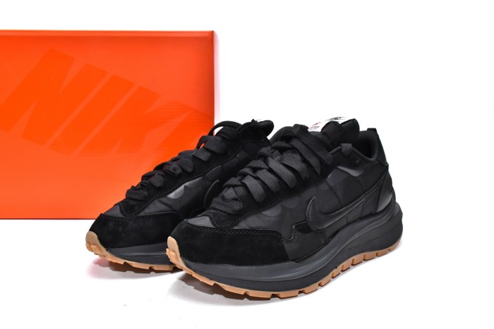 N Vaporwaffle sacai Black Gum DD1875-001