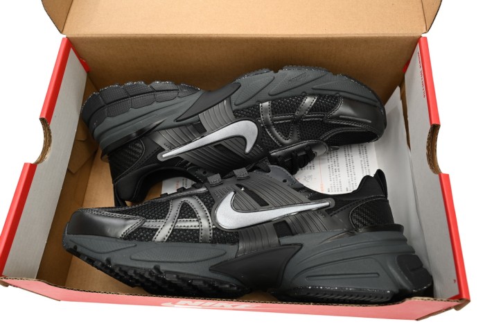 N  V2K Run Black Dark Smoke Grey FD0736-001