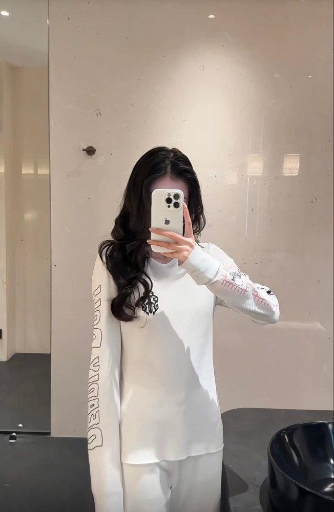 1:1 quality version Deadly Doll Co-branded Vine Graffiti Girl Print Waffle Knit Long Sleeve T-Shirt 2 colors 29093488