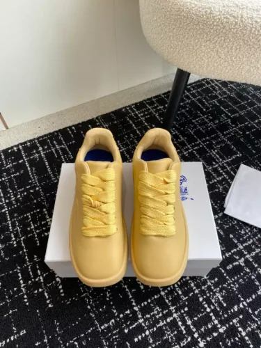 BURB5RRY BOX LOGO-DEBOSSED LEATHER SNEAKERS   BBR098