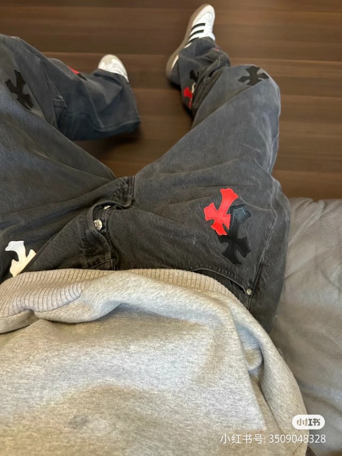1:1 quality version Red Black Cross Patched Washed Black Straight Leg Casual Denim Jeans 29082231