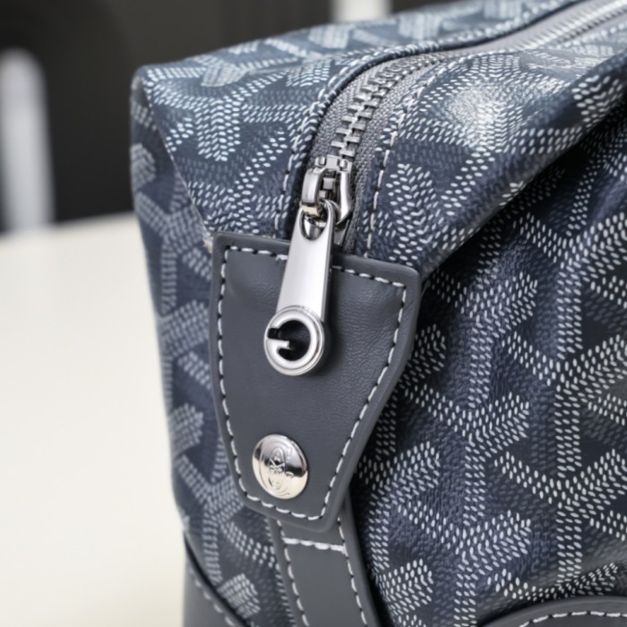 1:1 qualituy verson Spacious Monogram Toiletry Bag Cosmetic Pouch For Travel & Daily Use 7 colors 29092500