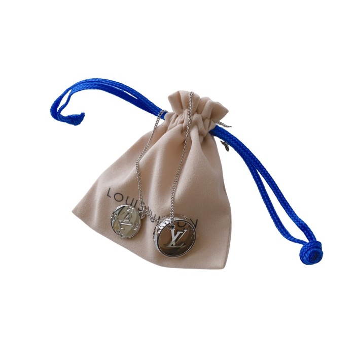 28062119 Ring Pendant Necklace