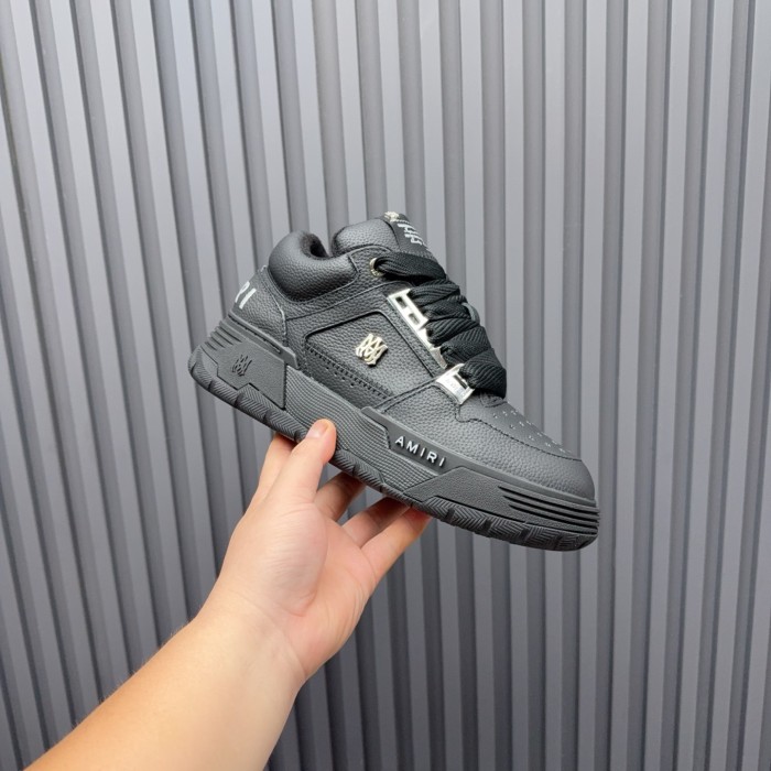1:1 quality version Metal Logo Round Toe Lace-Up Low-Top MA-1 Sneakers 2 colors 28702284