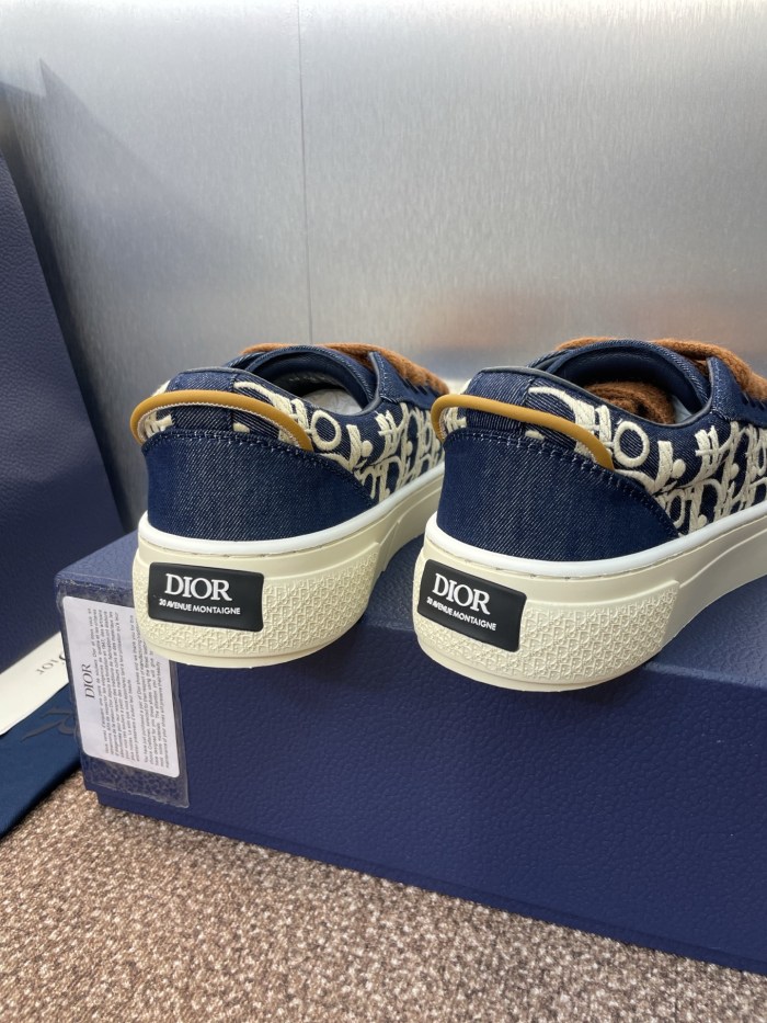 1:1 quality version 3D Embroidered Letter Shoes 28487656