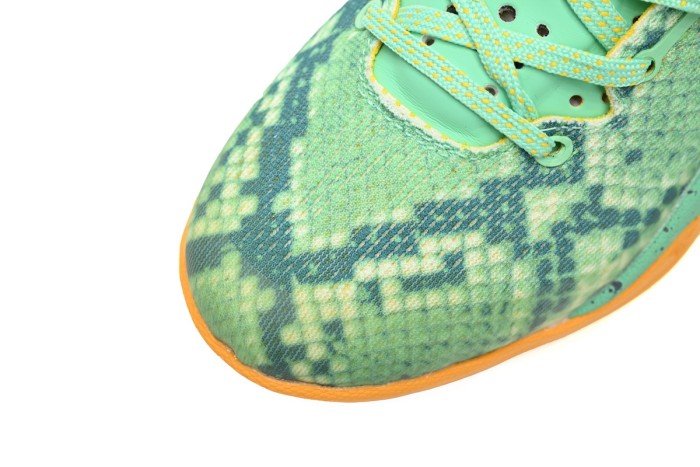 N Kobe 8 System Green Glow Laser Orange 555035-304