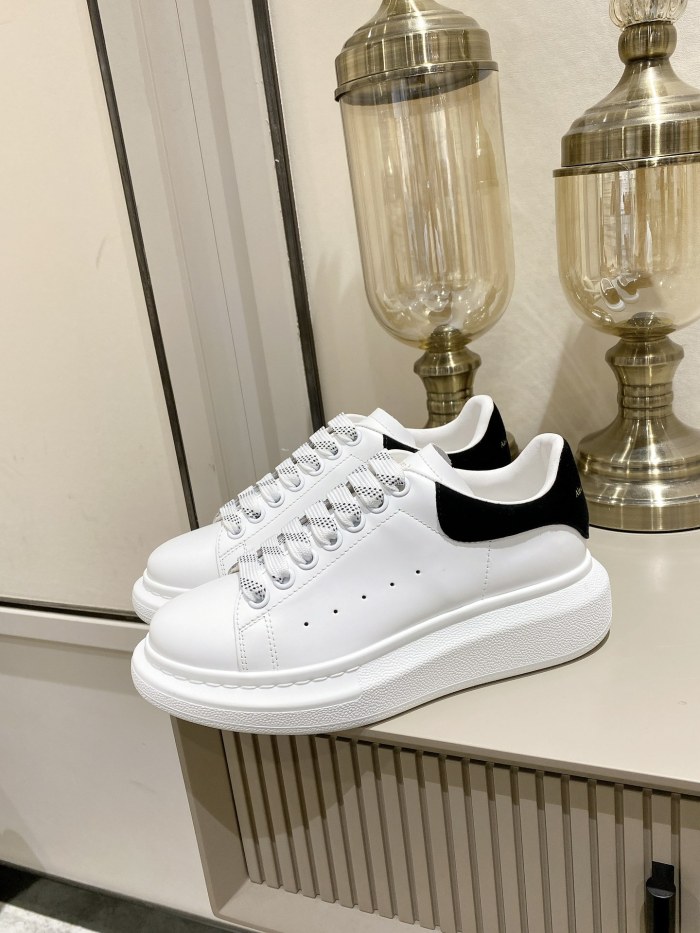 1:1 quality version 28314953 Suede Shoe Tailed White Shoes 12 colors