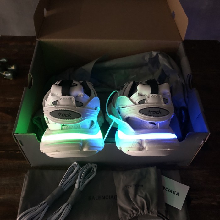 1:1 quality version 28261634 LED TRACK TRAINER Outdoor Sports Shoes 8 colors