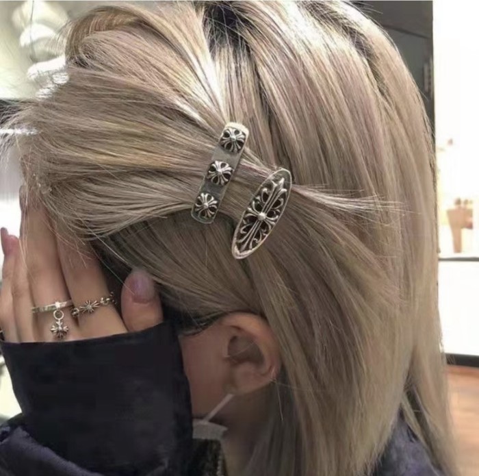 Cross hair clip