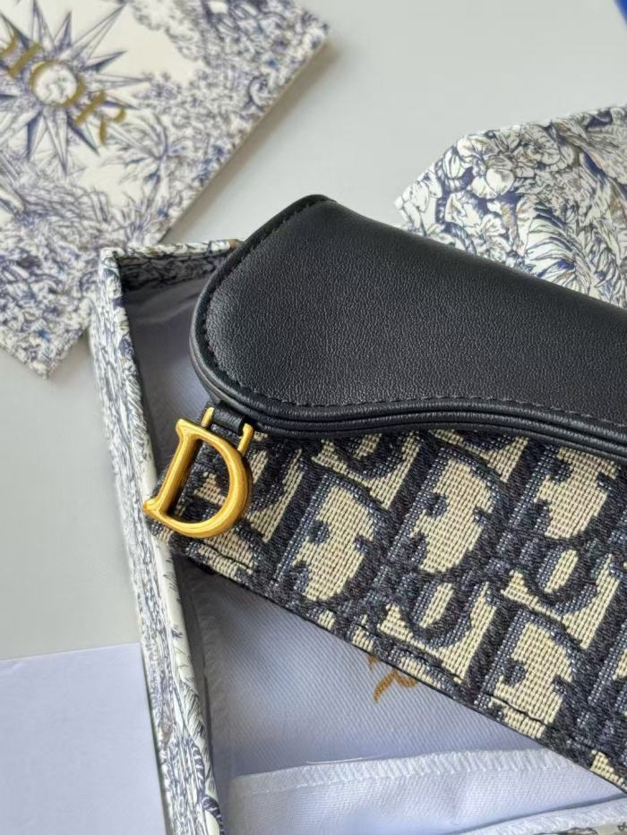 1:1 quality version Stirrup-shaped D-ring closure wallet 28693087