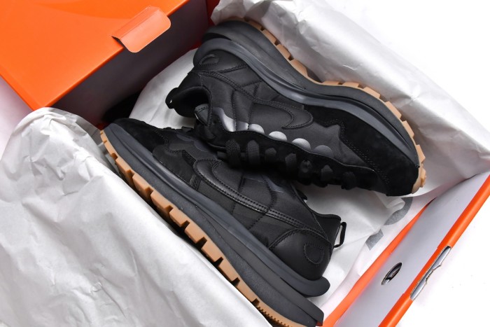 N Vaporwaffle sacai Black Gum DD1875-001