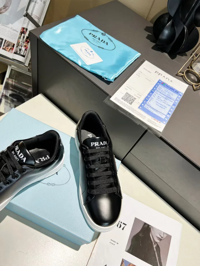 PR@DA@ DOWNTOWN BRUSHED LEATHER SNEAKERS   PRD036