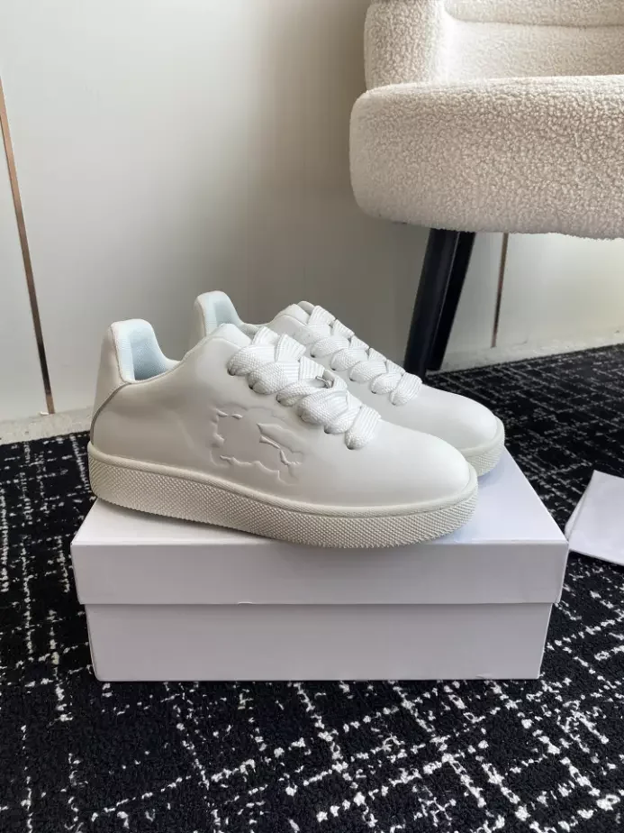 BURB5RRY BOX LOGO-DEBOSSED LEATHER SNEAKERS   BBR096