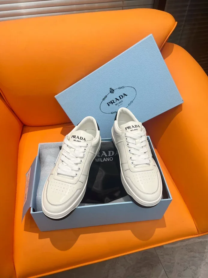 PR@DA@ DOWNTOWN LEATHER SNEAKERS IN WHITE   PRD010
